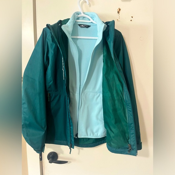 Women’s 3-in-1 North Face Jacket - Picture 3 of 5